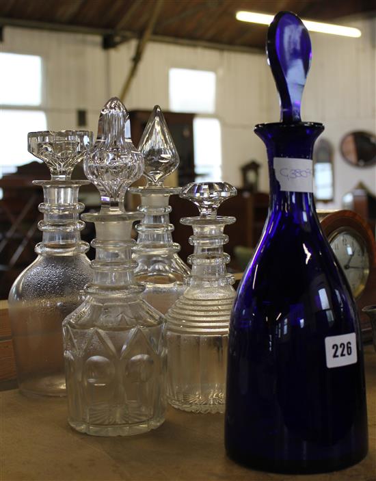 5 glass decanters(-)